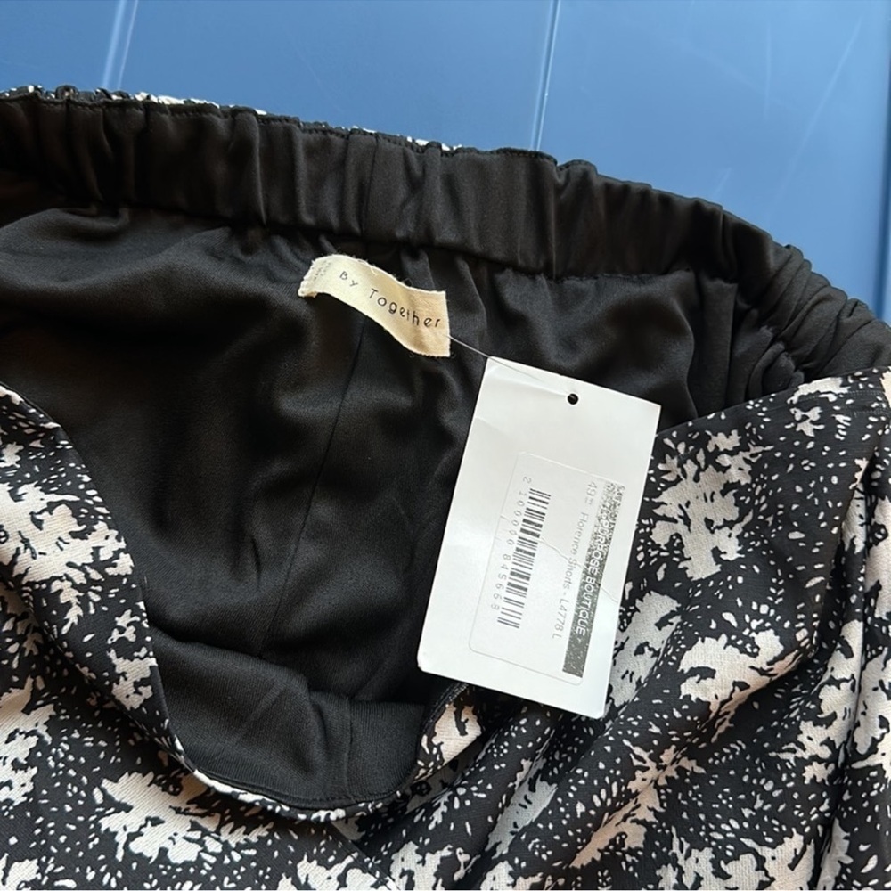 Floral Black and White Women's Skirt - Picture 7 of 8